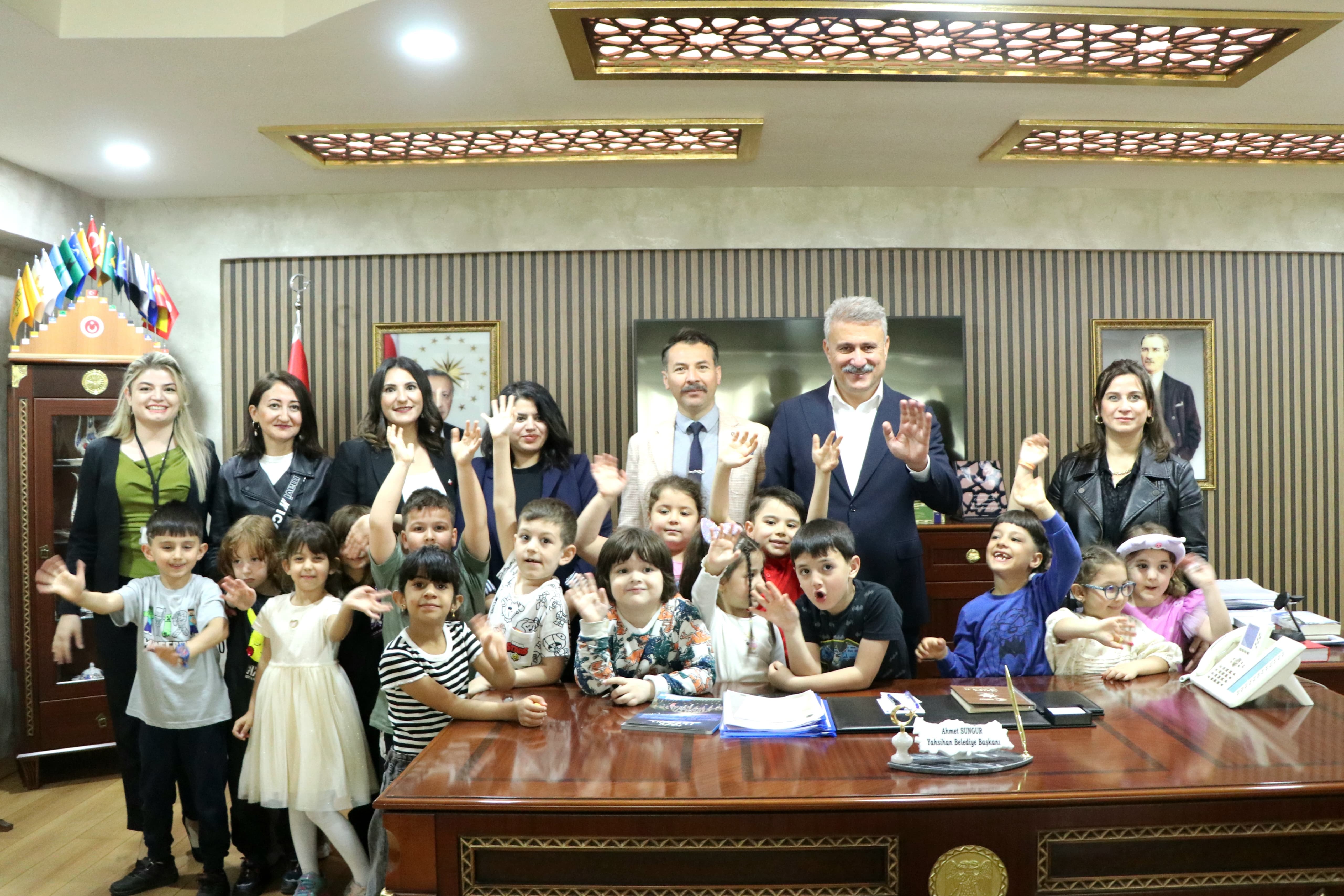 BAHÇEŞEHİR KOLEJİ ANAOKULU ÖĞRENCİLERİ BELEDİYEMİZE RENK KATTI